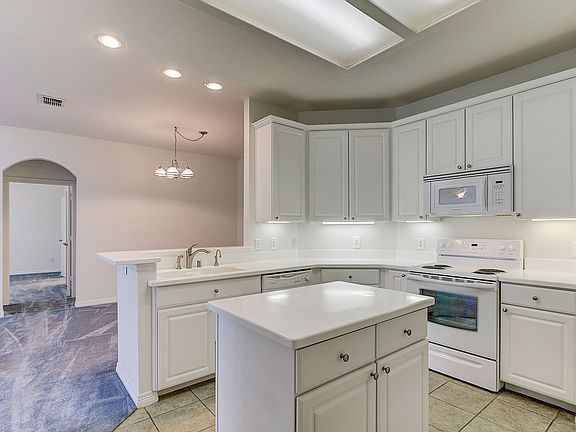04-Kitchen.jpg