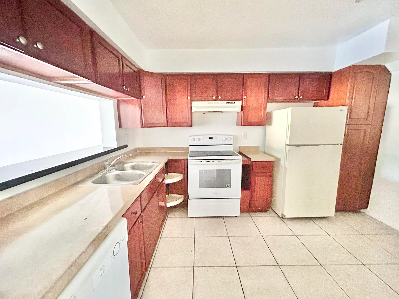 2 bed, 2.0 bath, 1110 sqft, $1,990 — Photo 2