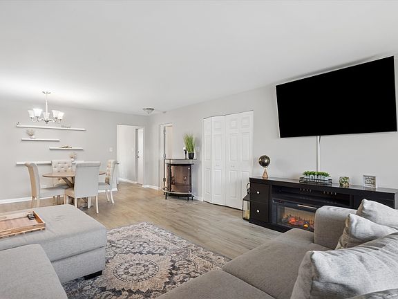 3rd image of 10344 S Pulaski Rd APT 304