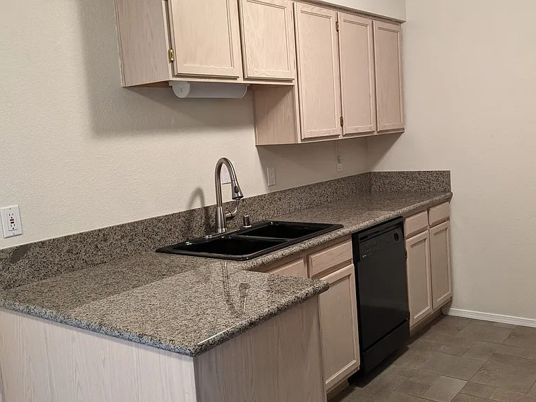 2900 Vista Del Rey NE — Photo 4