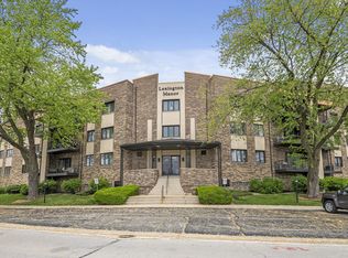 7100 W 95th St APT 101, Oak Lawn, IL 60453