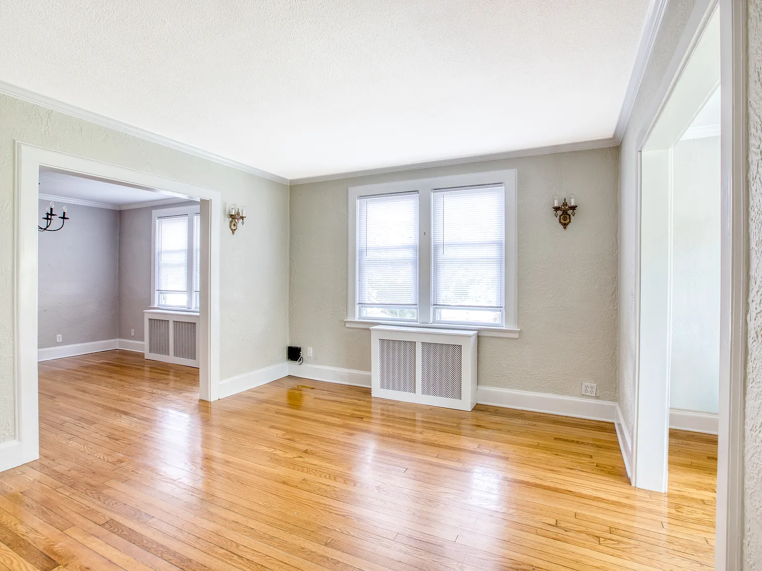 3 bed, 1972 sqft, $4,200 — Photo 4