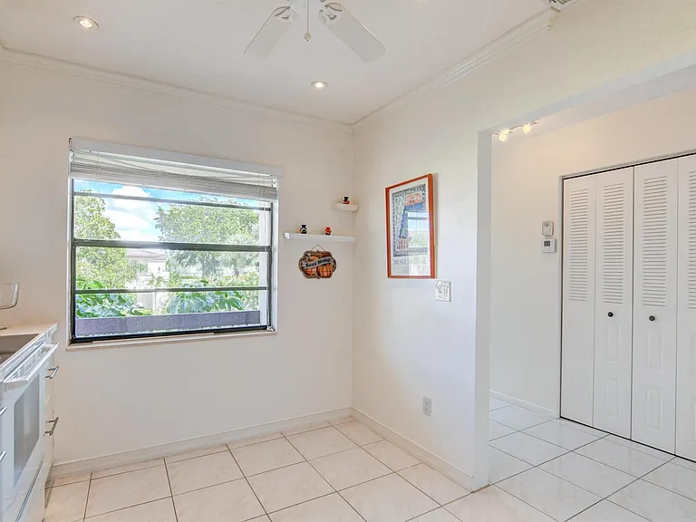 7911 Eastlake Dr #H — Photo 23