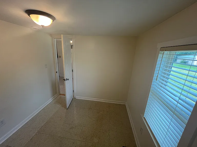 328 Tyrone St — Photo 19