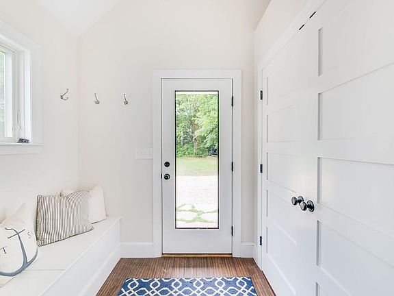 5th image of 25 Bayberry Ln