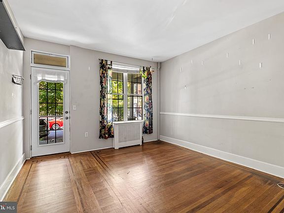 5th image of 805 W 38th St
