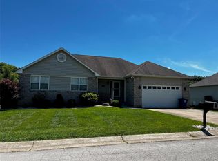 102 Bridgewater Chase Ln, Villa Ridge, MO 63089