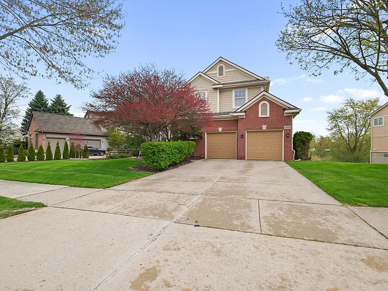 31216 Kingswood Blvd — Photo 2