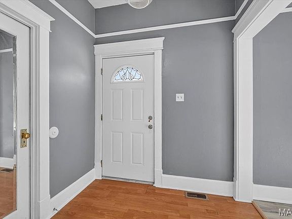3rd image of 221 Lebanon Ave
