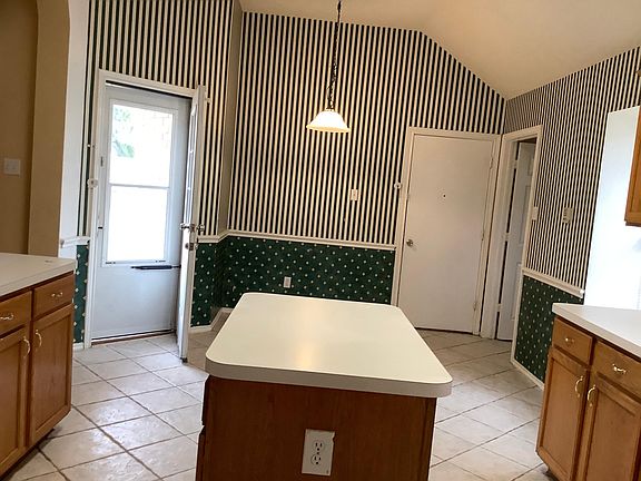 5th image of 723 Black Coral Dr