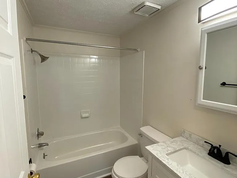 1005 Lower Clubhouse Dr #1 — Photo 6