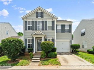 1516 Hyacinth Ct, Charlotte, NC 28215