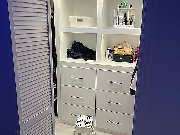 Walking closet