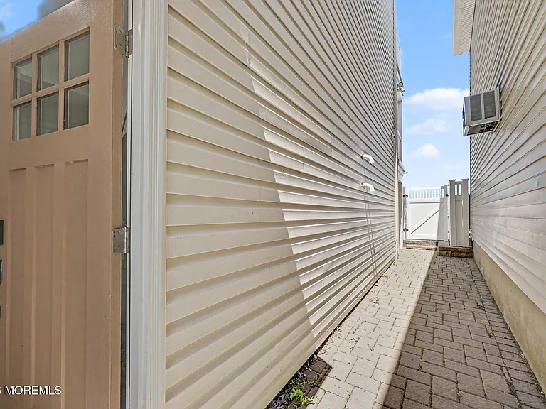 7 E Church St — Photo 44