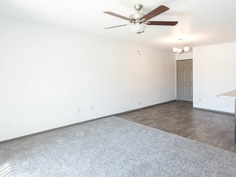 Willows East Commons — Photo 8