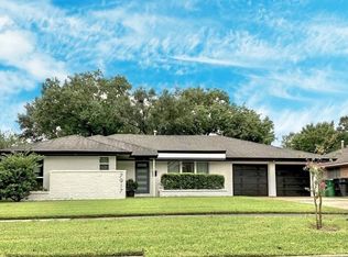 7917 Ridgeview Dr, Houston, TX 77055