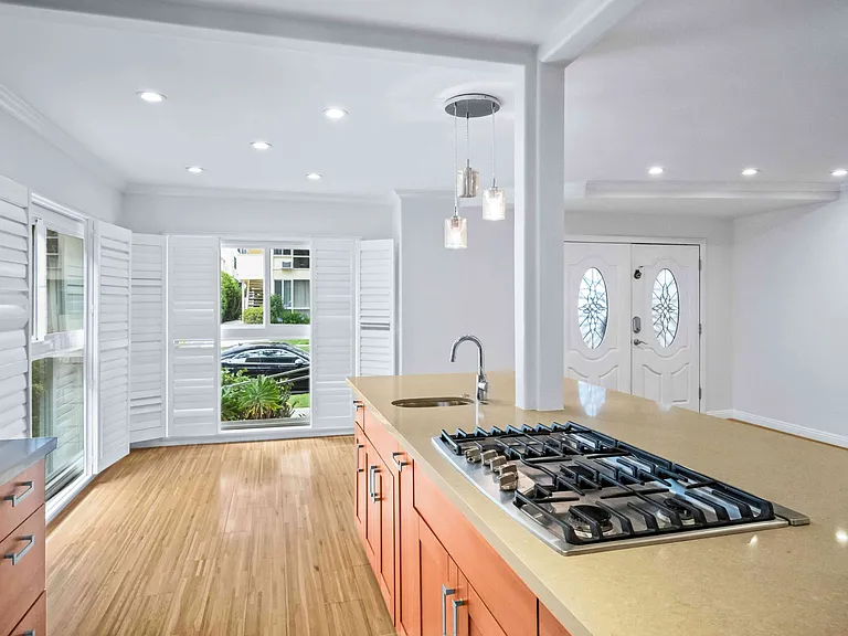 332 S Rexford Dr #1 — Photo 10
