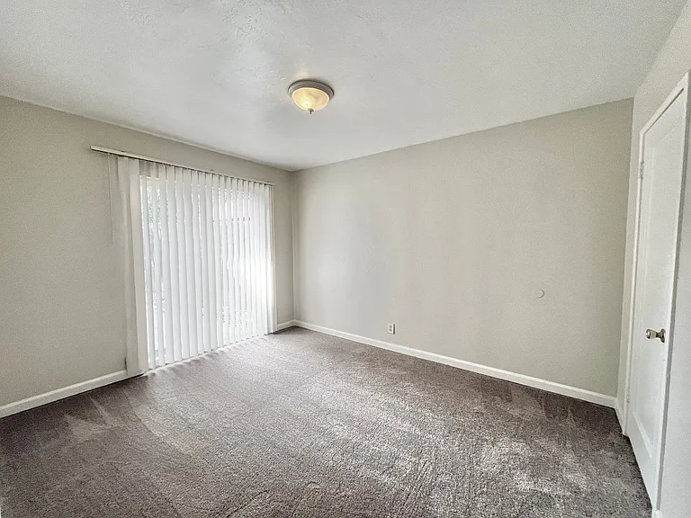 1707-1709 Madrone Ave — Photo 5