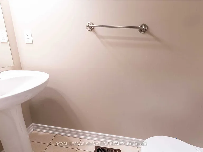 128 Holmes Cres — Photo 13