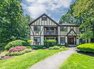 14 Canterbury Ct #14, Brookfield, CT 06804