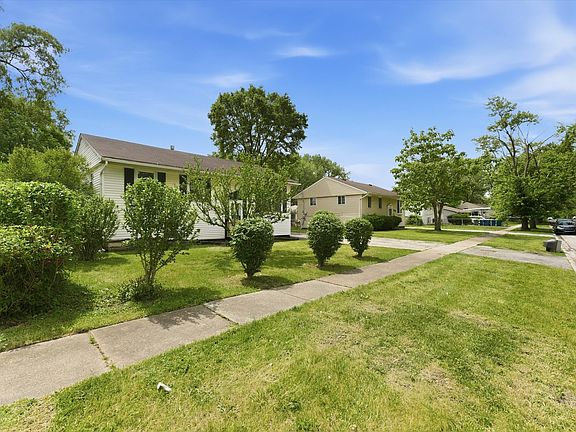 5th image of 22499 Yates Ave