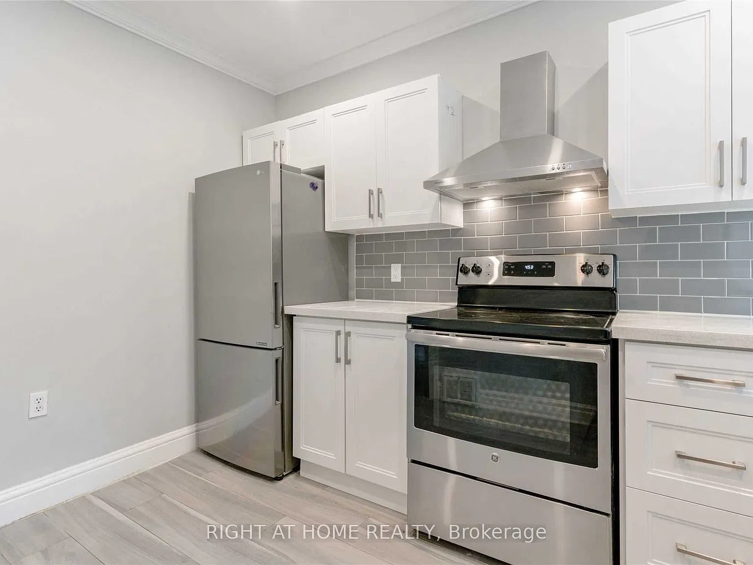 3 bed, $2,930 — Photo 3