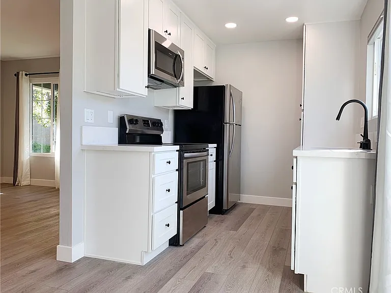 55 Streamwood — Photo 6