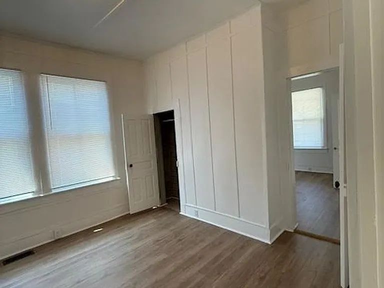 1009 S 6th St — Photo 11