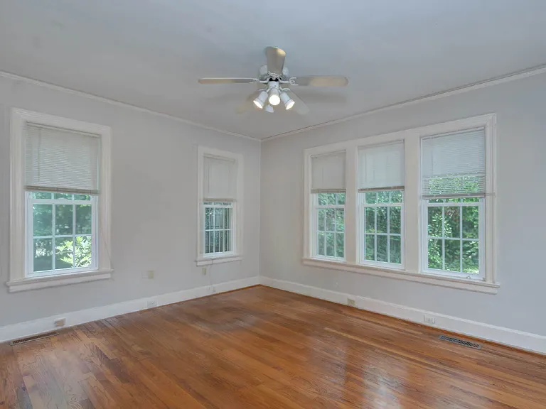 1521 Dixon Dr — Photo 12