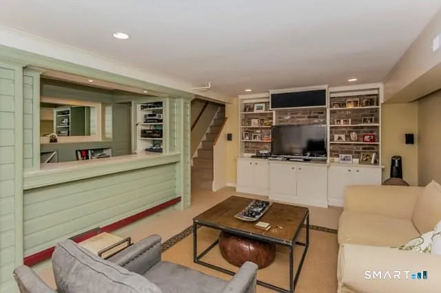90 Linden Ave — Photo 11