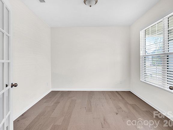 5th image of 1525 Felthorpe Way