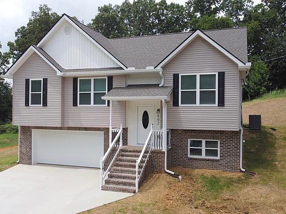 3rd image of 802 Fox Trott Ln