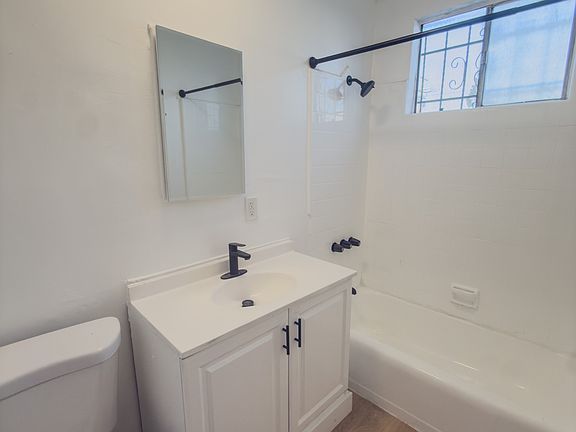 5th image of 919 S Lake St APT 3