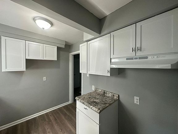 5th image of 8284 Greenview Ave