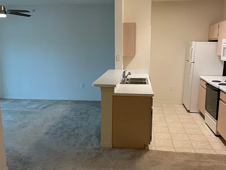 5455 Vineland Rd #3304 — Photo 27