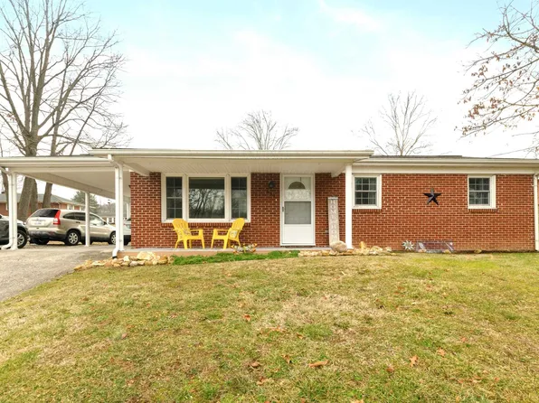 951 Pine Pl, Rich Creek, VA 24147