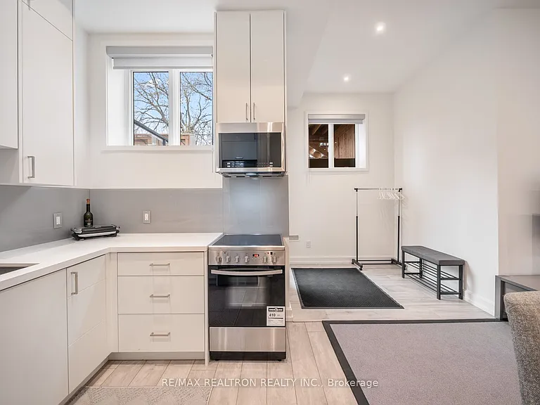 10 Katherine Rd #LOWER — Photo 25