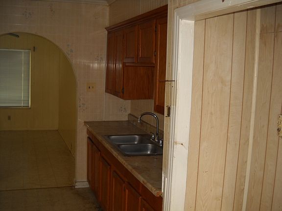 3rd image of 309 W Mayfield Blvd