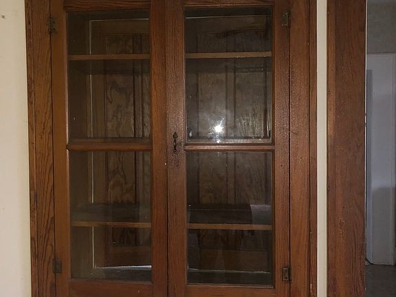 4th image of 606 N William St