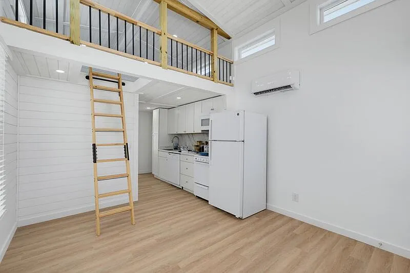 2 bed, 1.0 bath, 496 sqft, $1,175 — Photo 2