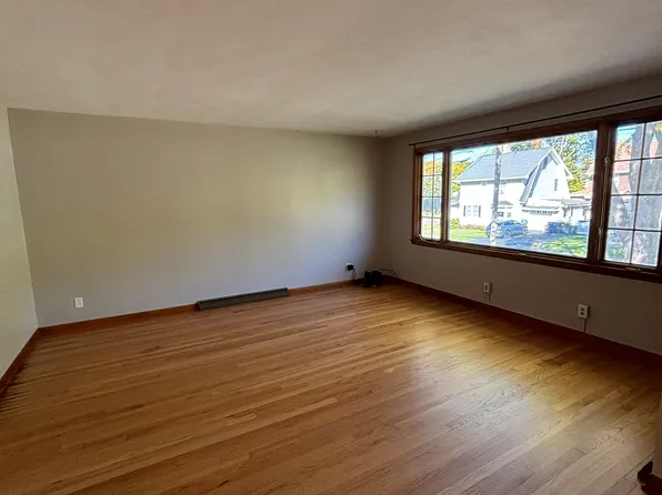 369 Willumae Dr, Syracuse, NY 13208