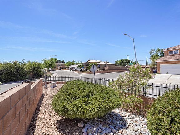 3rd image of 1616 Corte Del Sol NW