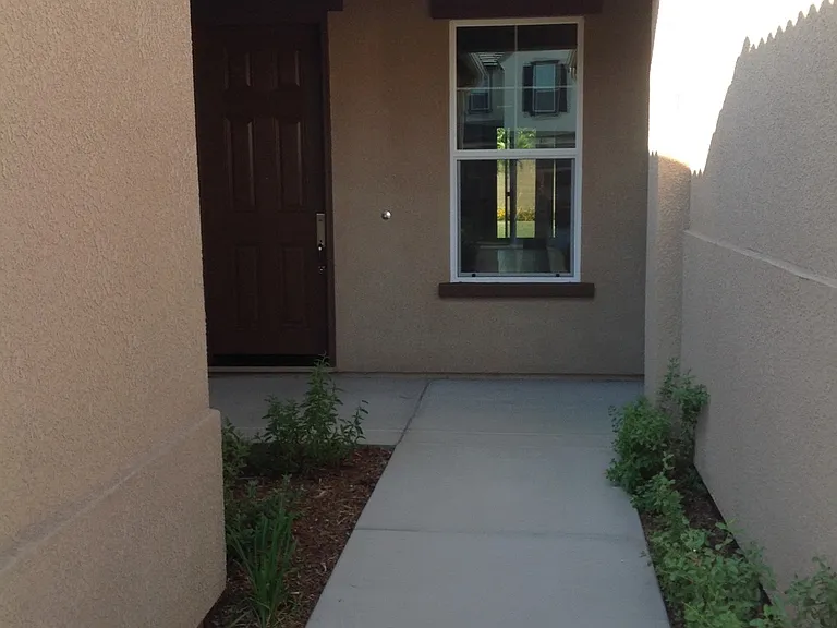 1843 N Whitehorse Ln — Photo 2