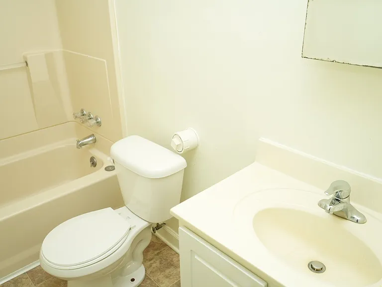 Gardenwood Apartments — Photo 37