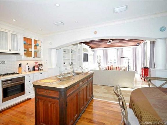 3rd image of 8525 Crespi Blvd #0