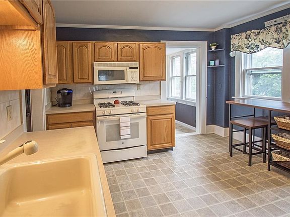 4th image of 4804 Saint Paul Blvd
