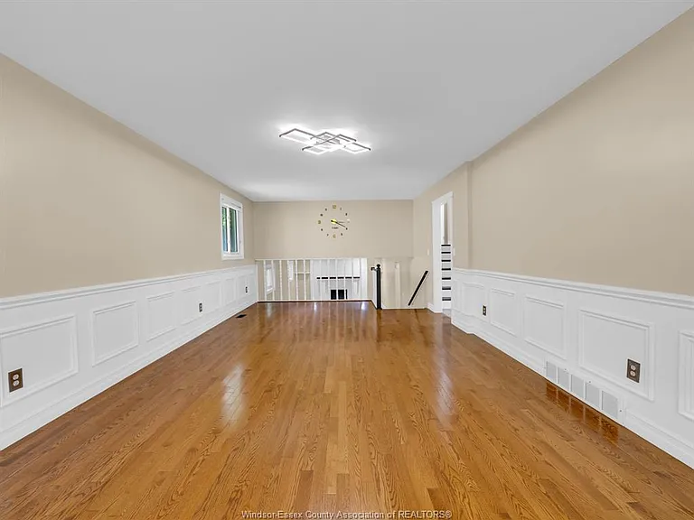 2823 Garvey Cres — Photo 10