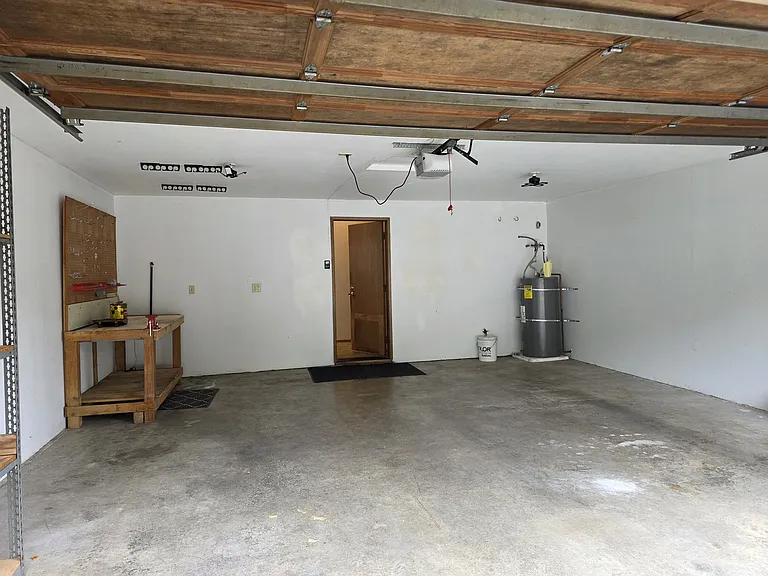 384 Selkirk Dr — Photo 33