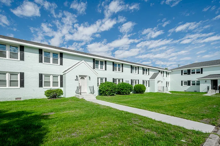 2 bed, 1.0 bath, $1,595 — Photo 1