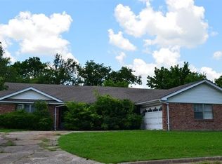104 Briarwood St, Commerce, TX 75428